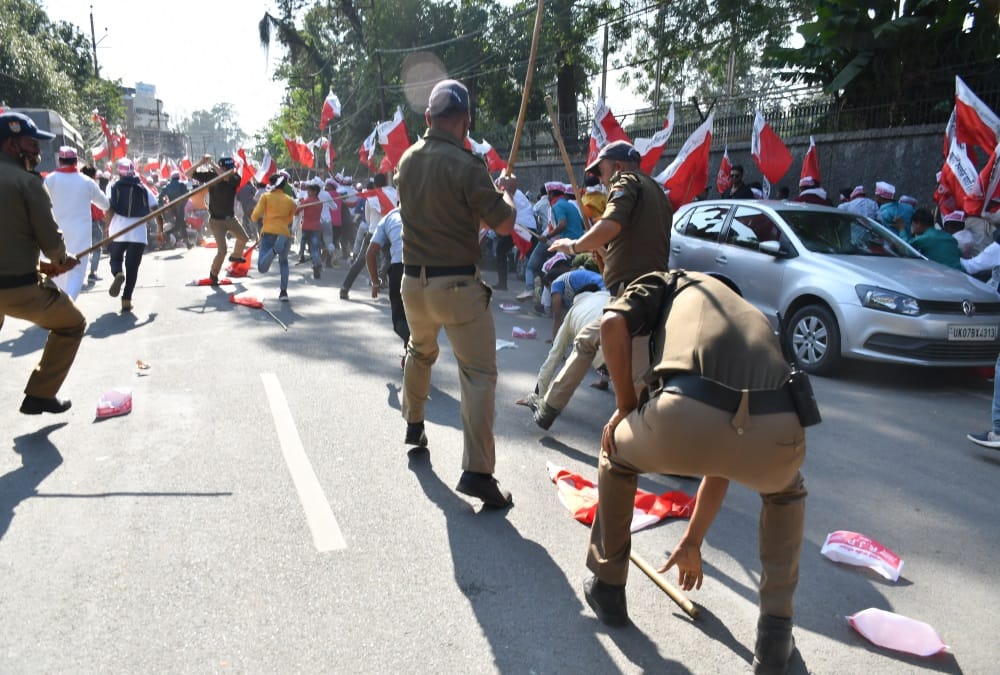 Dehradun News: Police Lathi charge on Rashtriya Janlok Party workers during secretariat march photos