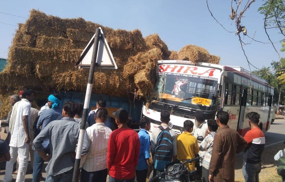 Passengers narrowly escaped in bus and tractor-trolley collision