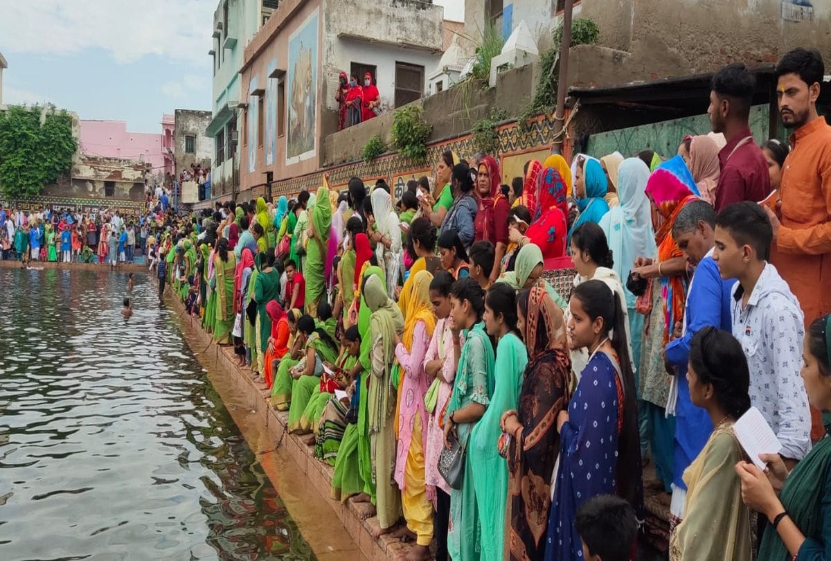 Ahoi Ashtami 2021: Devotees Dip In Radha Kund At Night For Blessing Child