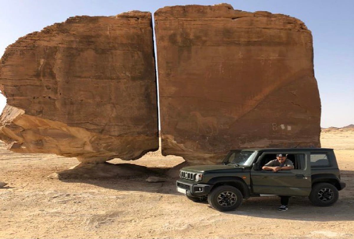 saudi arabia alien al naslaa rock split perfectly sparks to laser know what is the mystery behind it