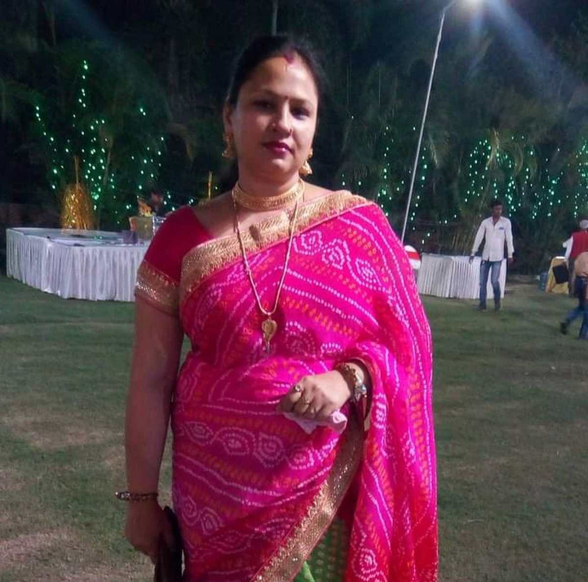 medical operator wife suicide hanged herself suffering from depression in varanasi