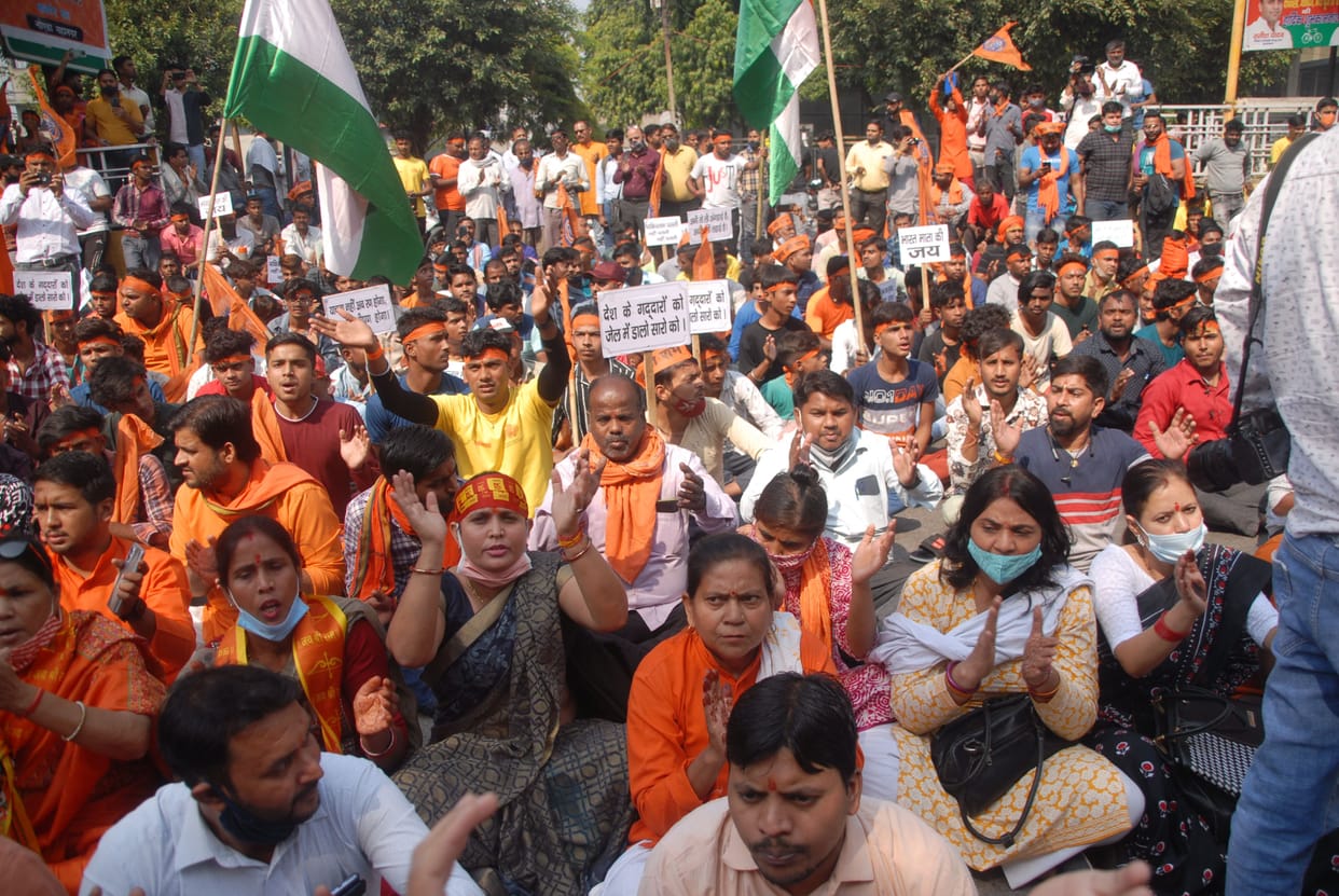 The case of raising Pakistan Zindabad slogans: Bajrang Dal jammed outside the police station for three and a half hours