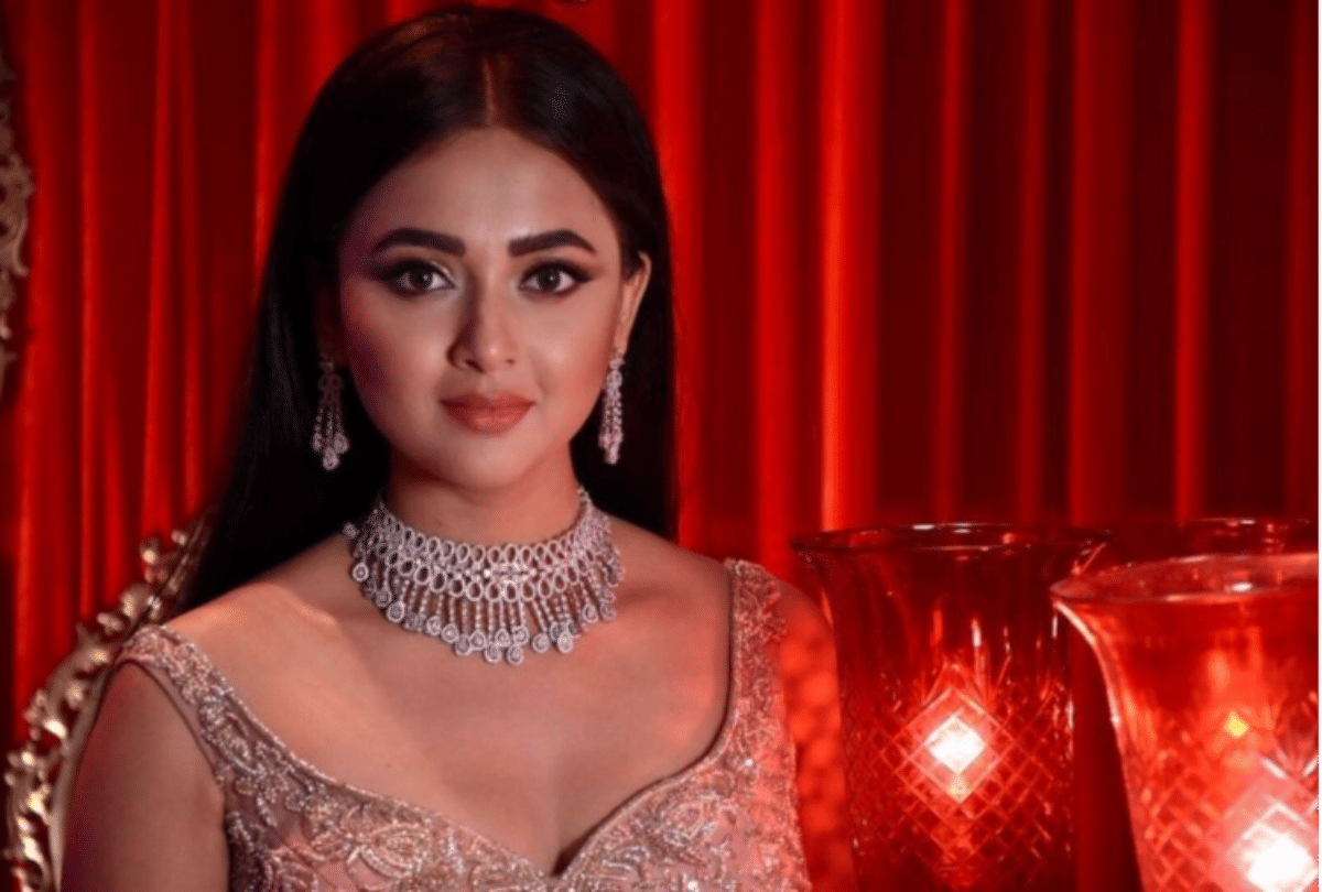 bigg boss 15 tejasswi prakash beat rashami desai in price money task non vip wins first round