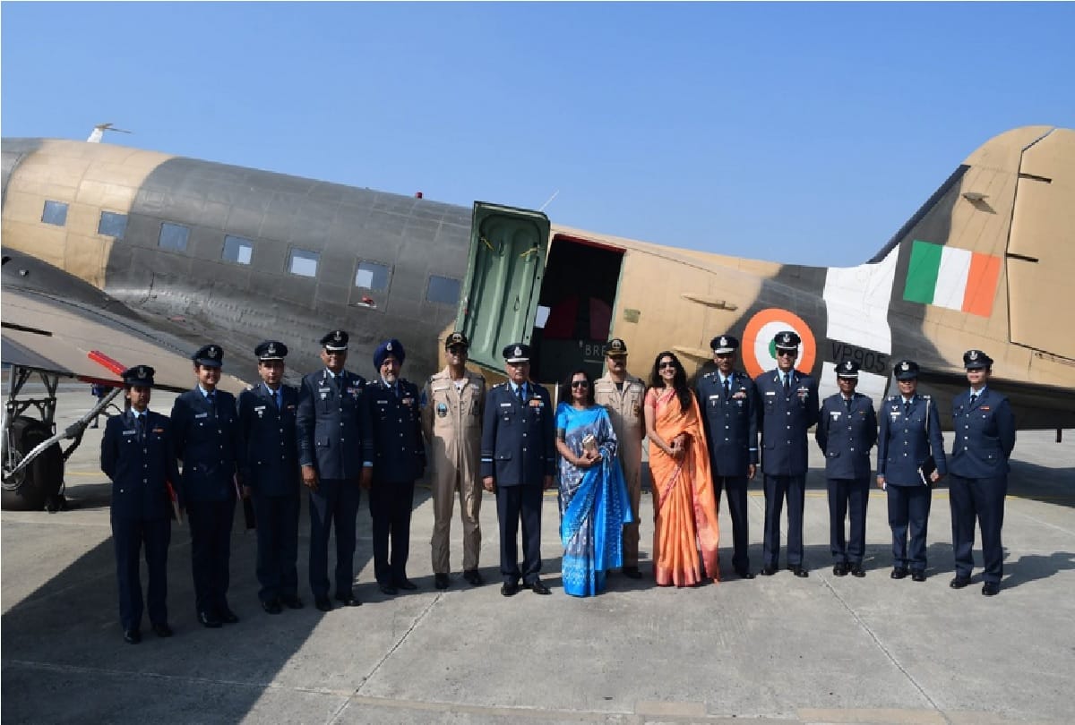 Jammu-Kashmir: Celebration of 74 years of Indian Army's arrival in Srinagar, fighter planes showed stamina, see photos