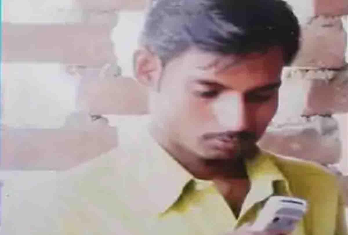 Unnao: Car riders entered the house and took the young man along