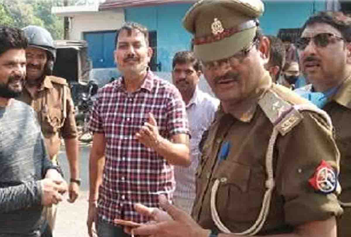 Kanpur:  people created a ruckus, accused of destroying the statue at the religious place
