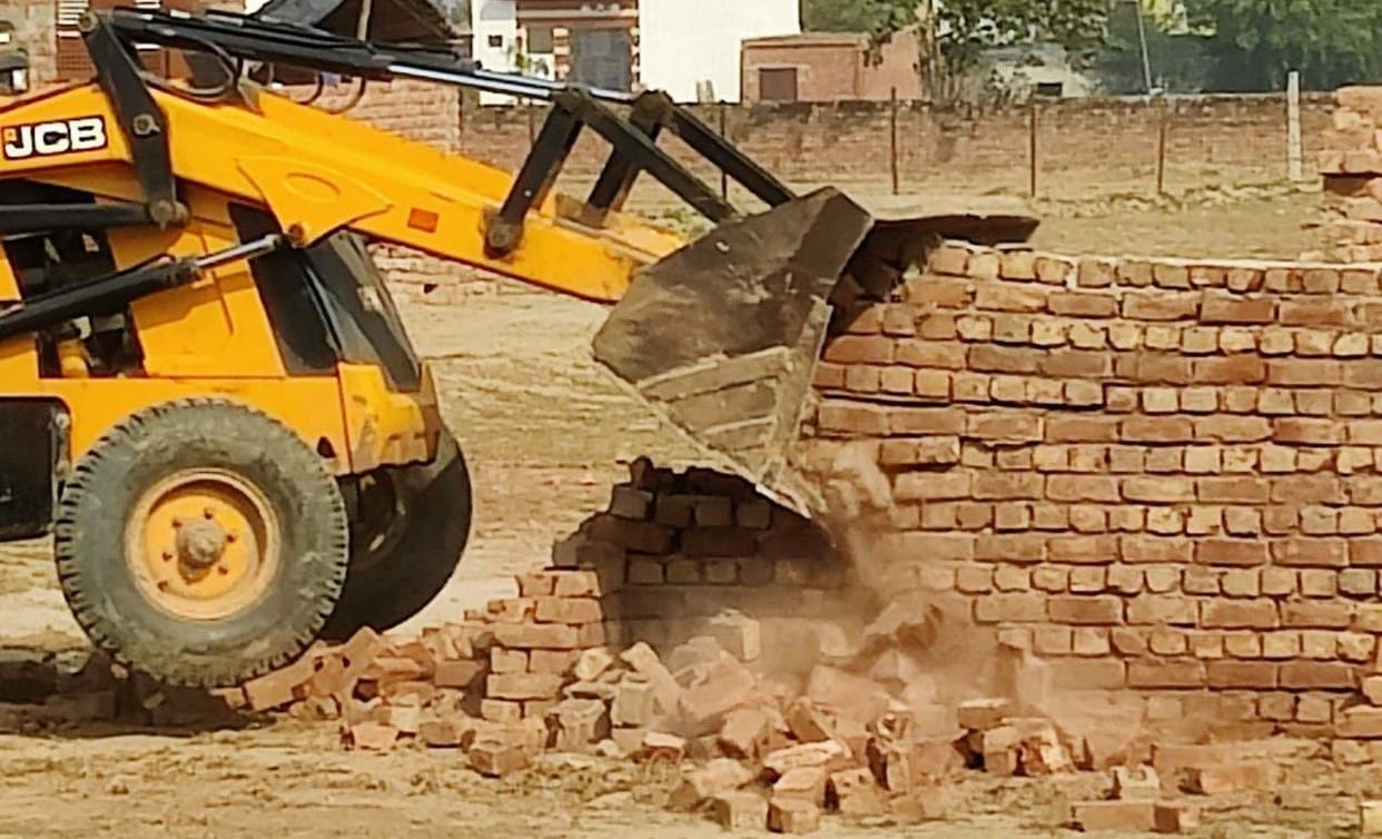 City planning department demolished illegal constructions on Kont Road