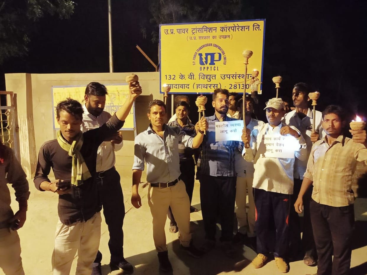 Hathras: Contract electrical workers roared against exploitation, took out torch procession