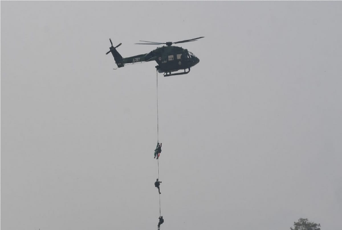 Jammu-Kashmir: Celebration of 74 years of Indian Army's arrival in Srinagar, fighter planes showed stamina, see photos