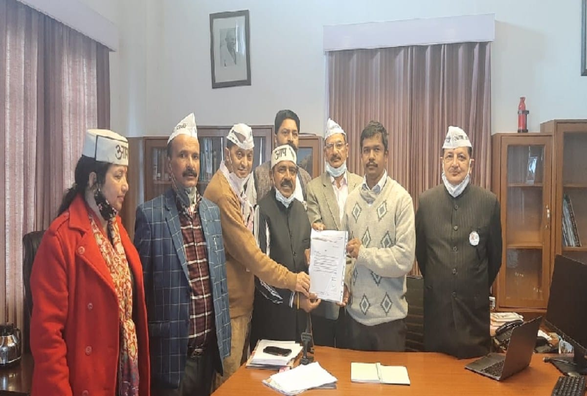 AAP leaders met Governor's secretary, sent memorandum to PM Modi