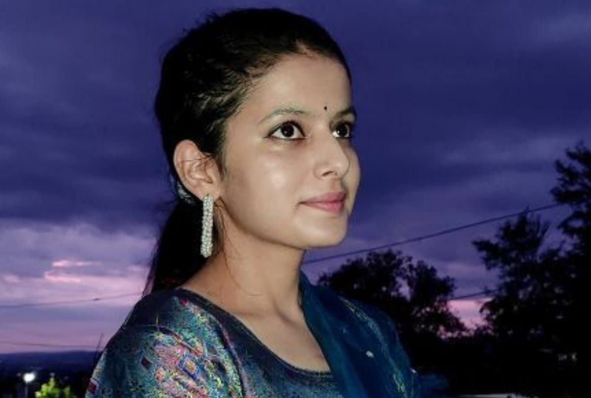 Girl student protesting against celebrating Pakistan's victory in Kashmir's medical college is being threatened, wrong photos are being done viral