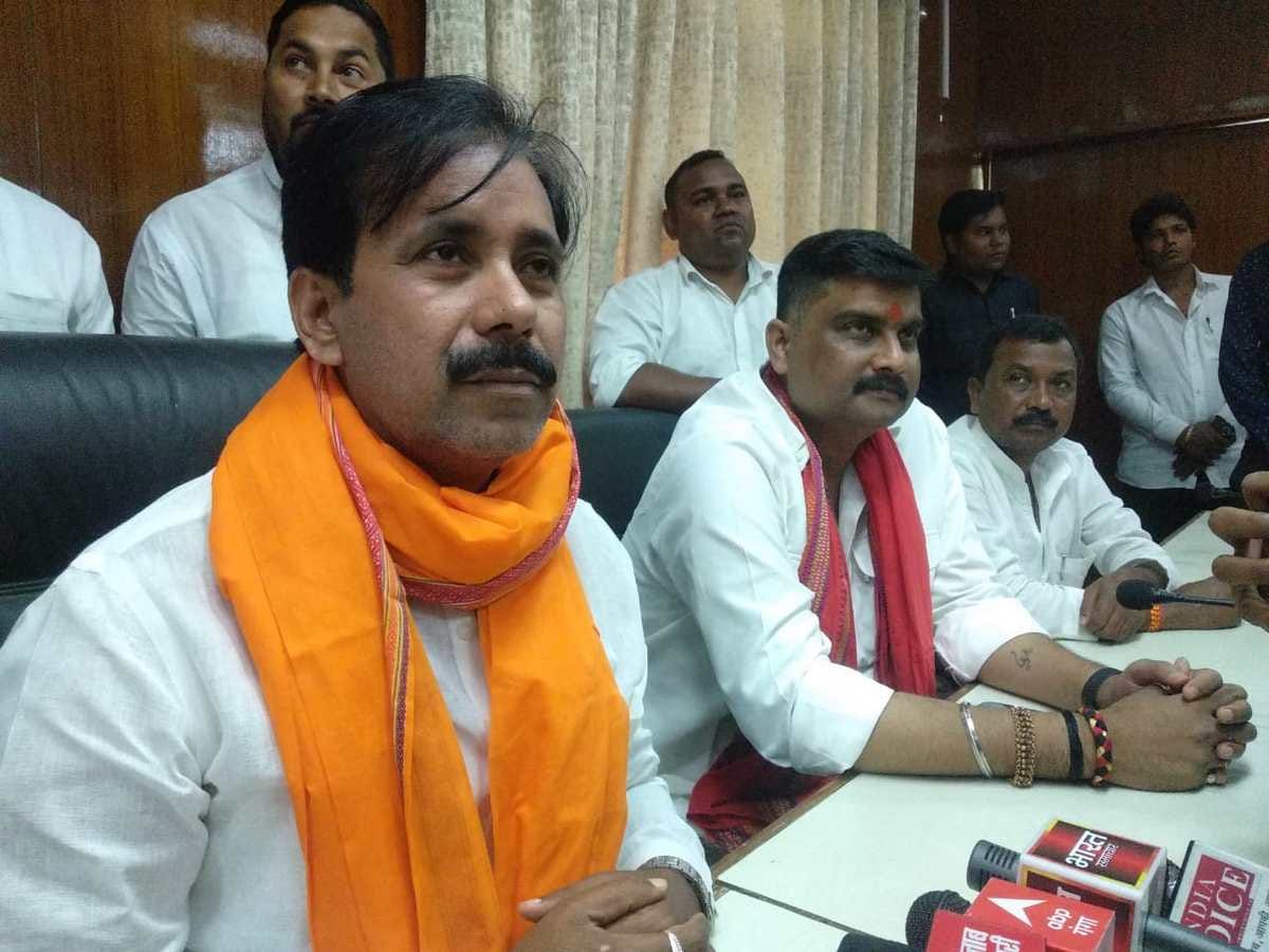 anil rajbhar said OmPrakash rajbhar insulted Rajbhar society rally happened with help of goons mafia on samajwadi party subhaspa Mahapanchayat in mau