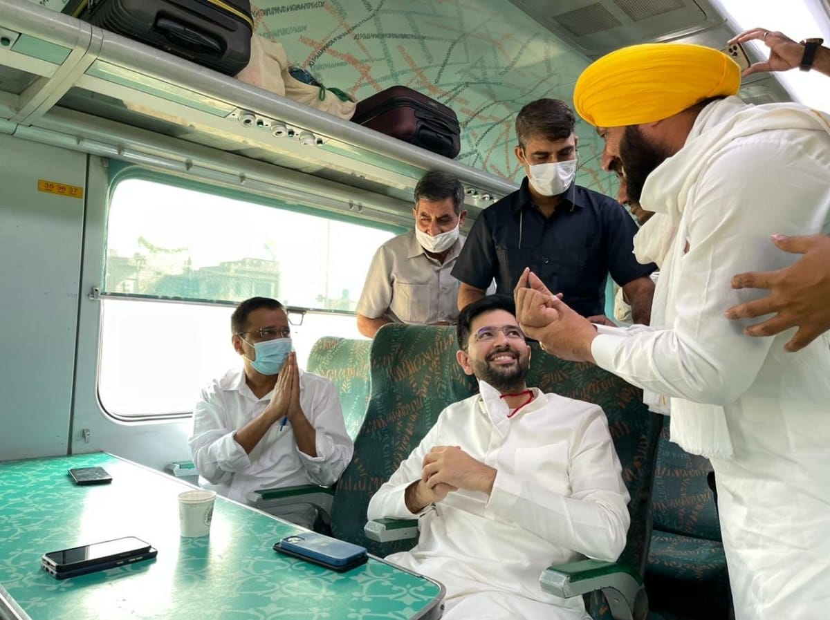 Punjab Election 2022: People traveling to Punjab in Sarbat Da Bhala train are ecstatic as they bump into CM Arvind Kejriwal