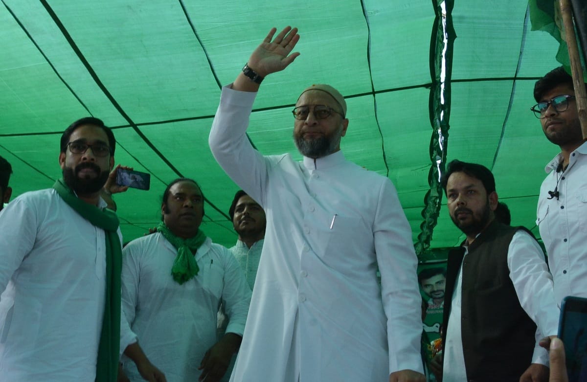 Desperate to put the kite string in the hands of Muslims