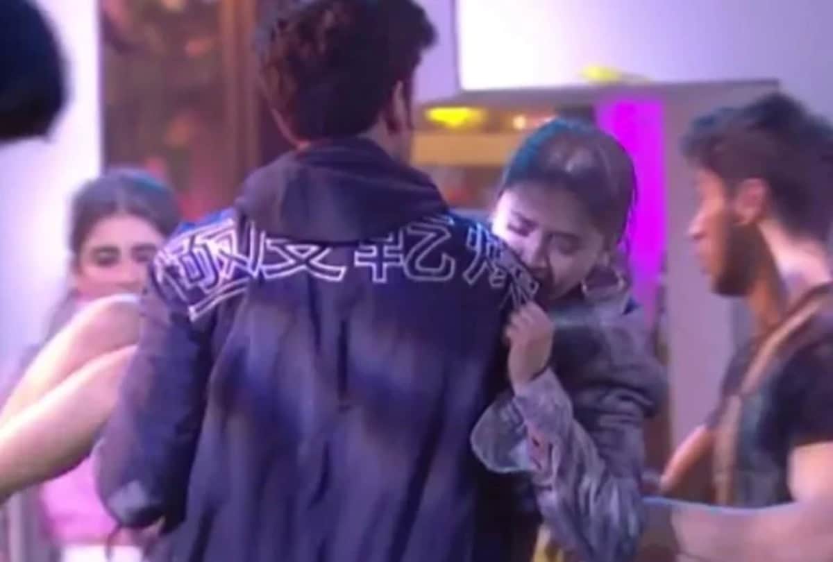 bigg boss 15 tejasswi prakash gets irritated from karan kundrra, actor says to akasa singh we are totally opposite