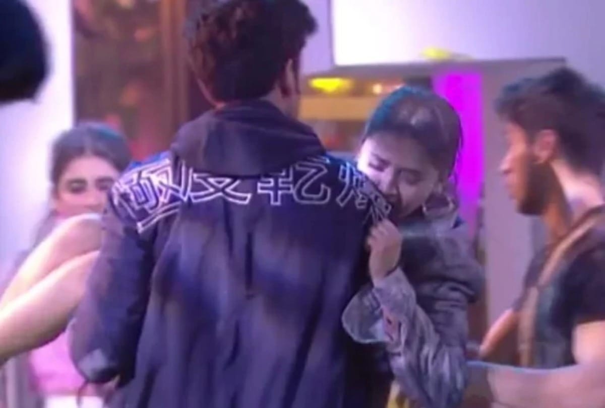 Bigg Boss 15: Tejashwi prakash pretends to be sick to win the task gets trolled fiercely on social media