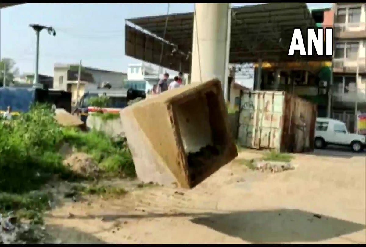 Delhi Part of the barricading on the Tikri border removed, hope to open the way soon