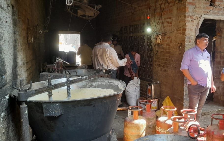 Factory raided, 26.30 quintal sweets seized