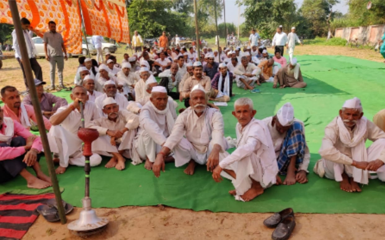 Bijnor: Azad Kisan Union protests over non-payment of sugarcane