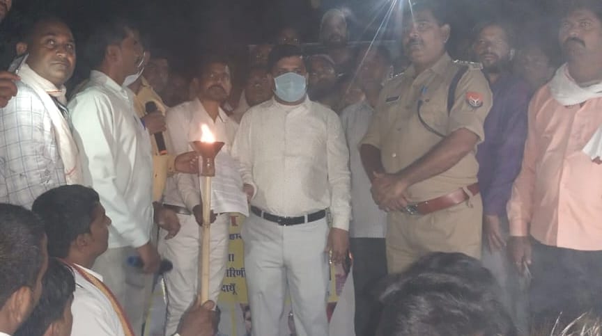 Electricity workers took out candle march
