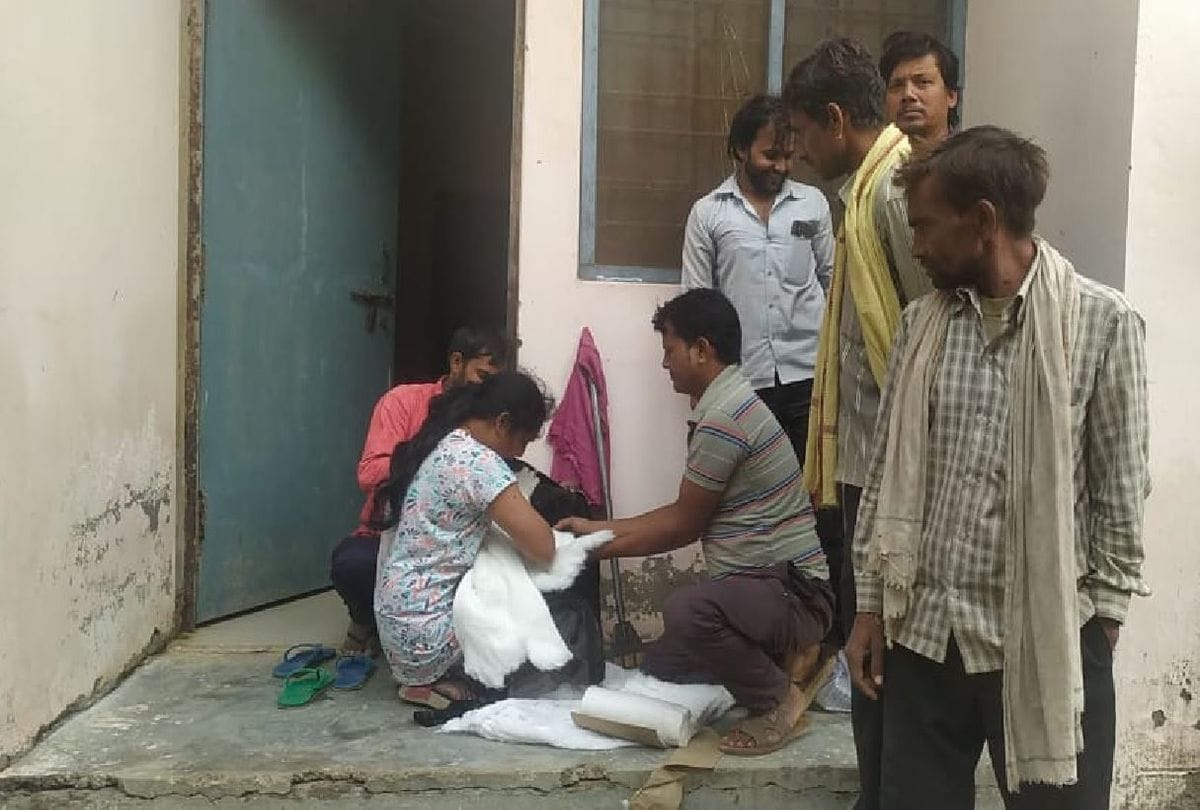 newborn baby found in a sack in the farm in agra
