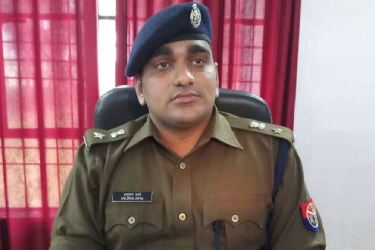 Azamgarh SP Anurag arya did line hazir to sub inspecter action for not know criminals name
