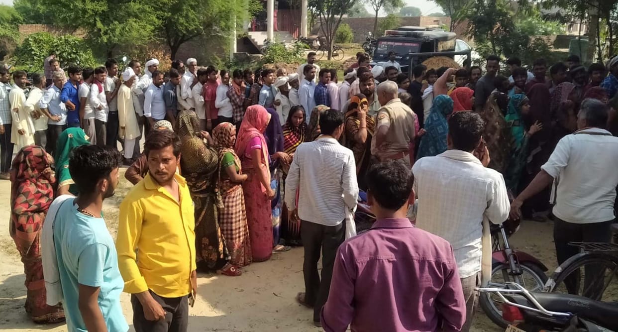 Farmers clashed for taking DAP first, police reached the ruckus