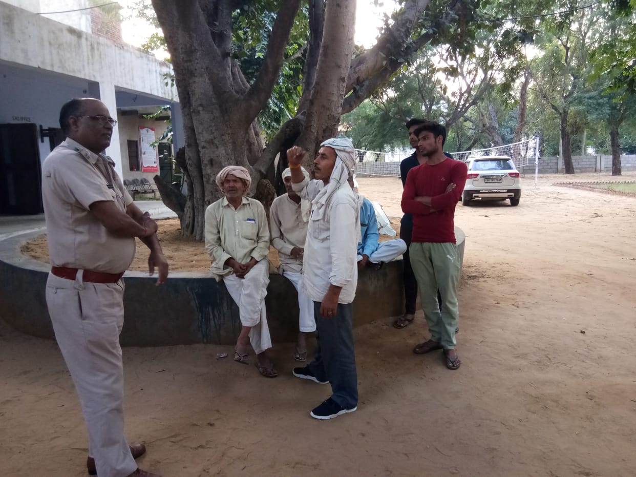 In the cheating case of 1 crore 66 lakh from 22 youths, the police called both the parties to the police station.