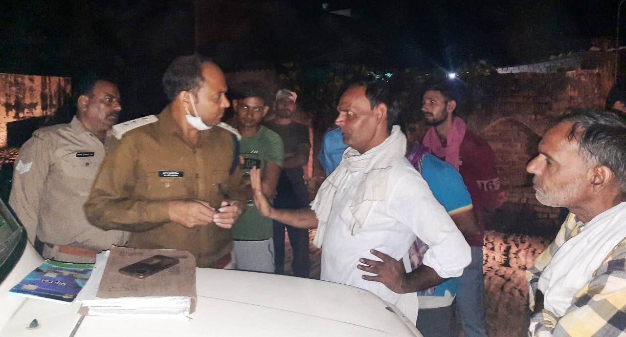 Hathras: Excise team raided, five liters of illegal country liquor recovered