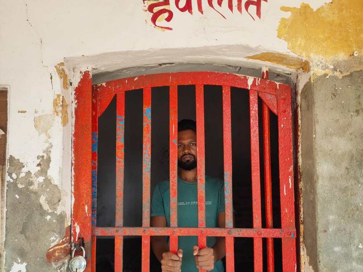 Man arrested for comment indecent remarks against country india after video viral said Hindustan Zindabad in jaunpur