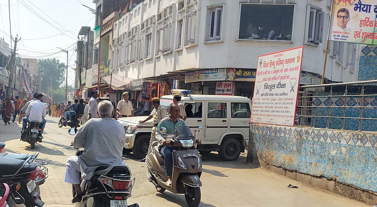 Entry of only two wheelers in the main market, blockades