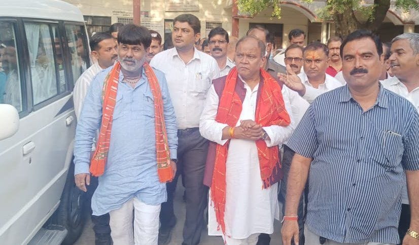 The Revenue Minister reprimanded the Tehsildar for not getting the records correct