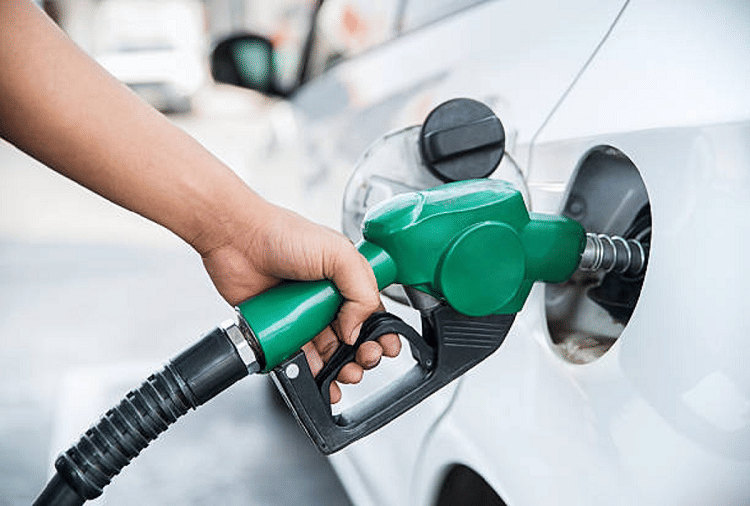 Petrol increased by Rs 17 and diesel by Rs 15 in six months in Hisar
