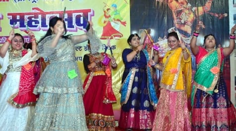 Charu became the dandiya queen and Nidhi Awasthi was the runner-up