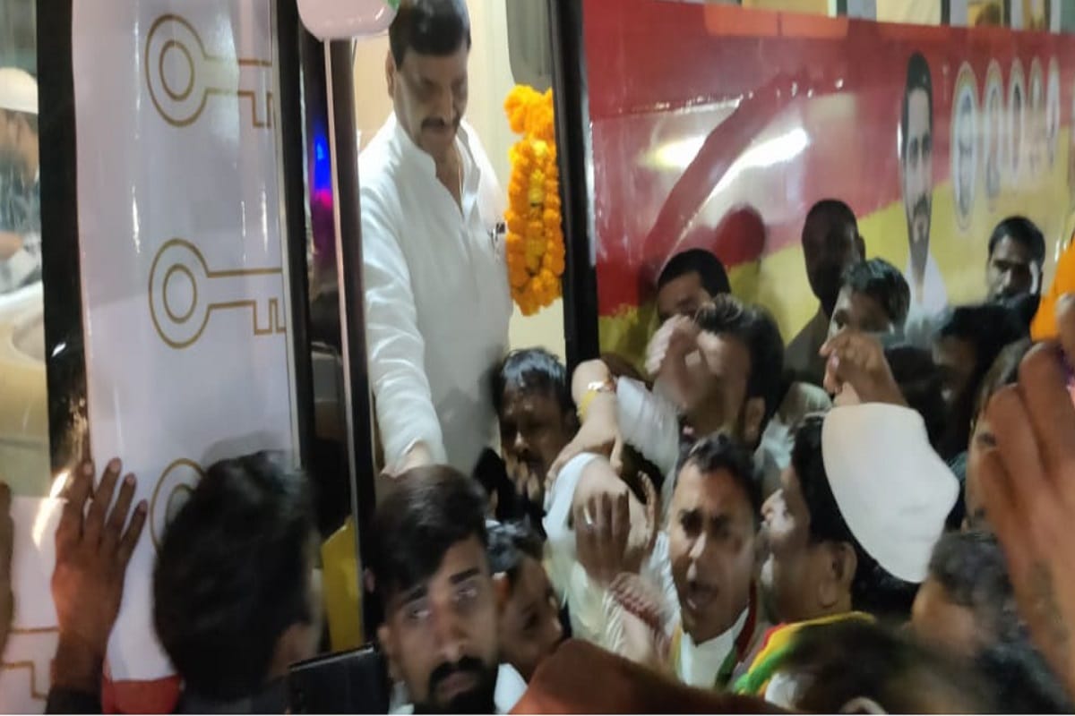 Shivpal Yadav reached in Meerut and was welcomed by leaders and officials of party
