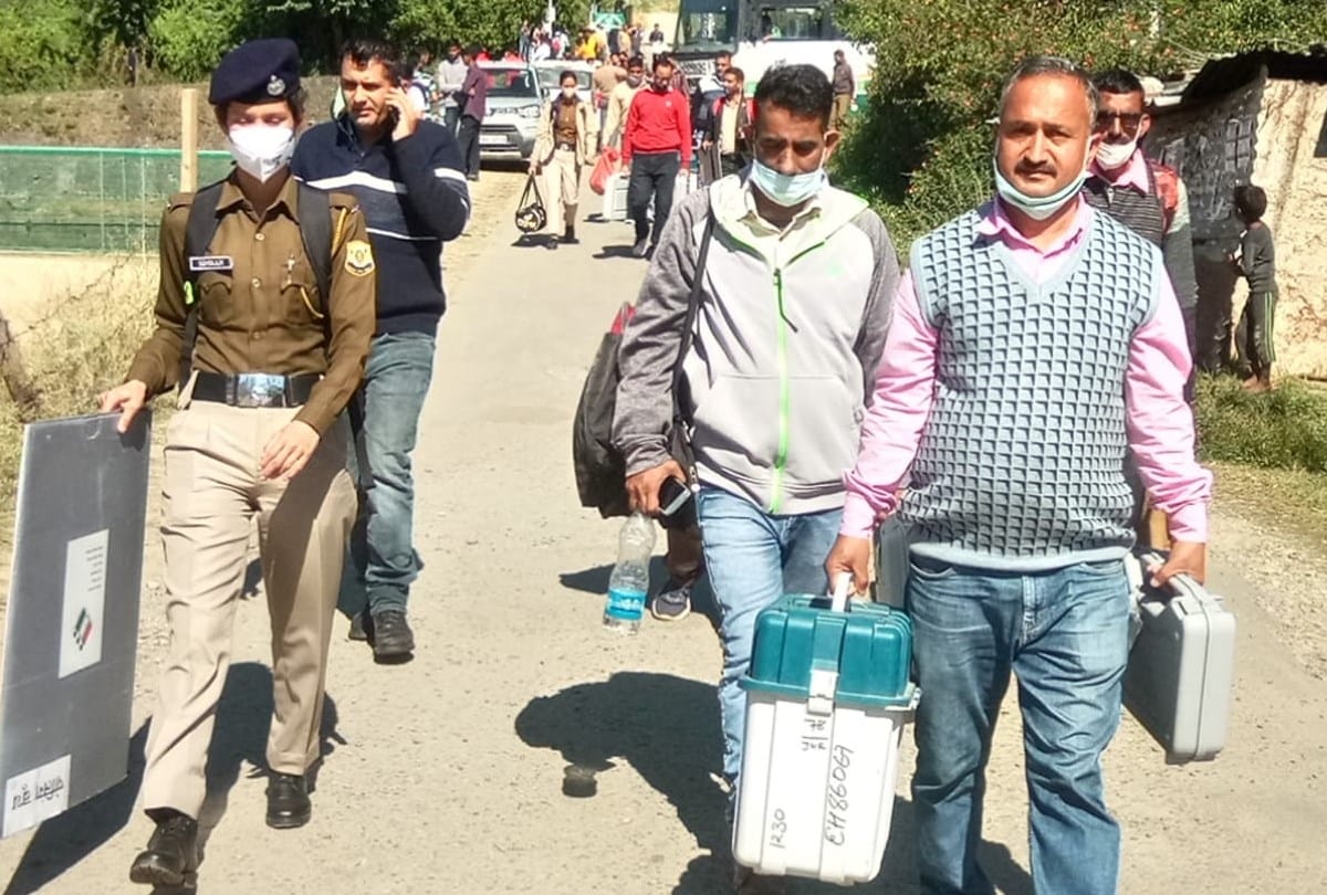 by election in himachal pradesh 2021: Officials leave for polling stations in Mandi Himachal Pradesh