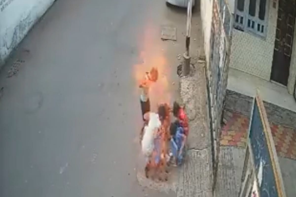 Surat kids burnt while trying to burn firecrackers on a manhole