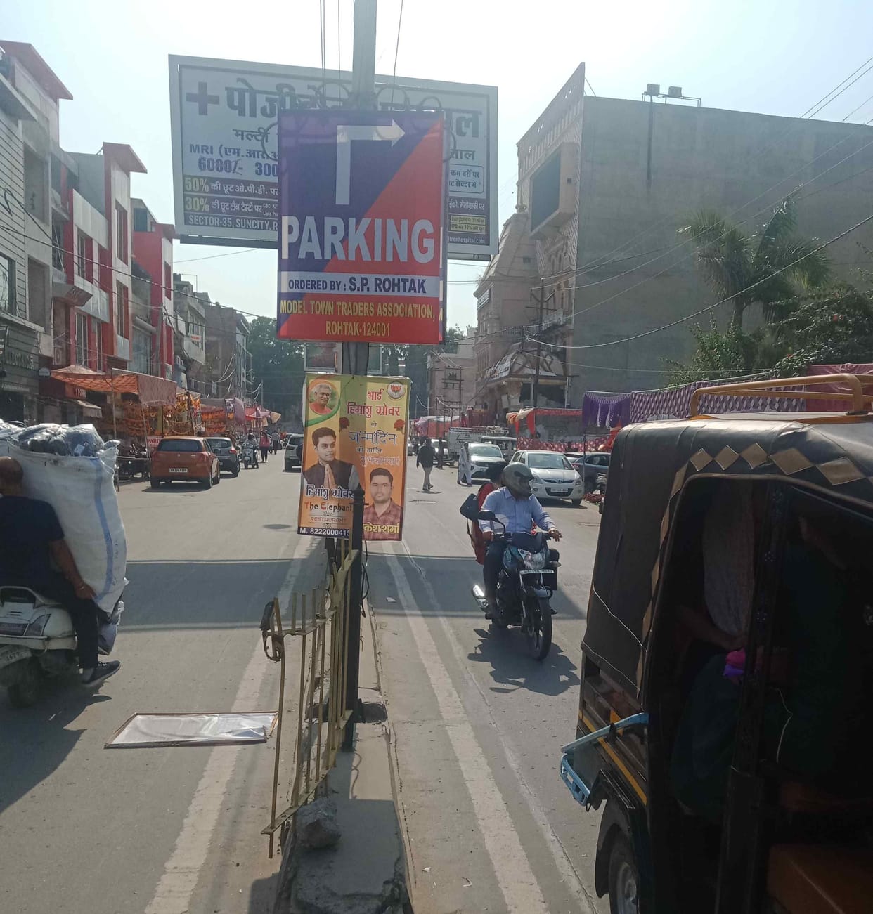 Even after the construction of eight permanent and temporary parking, the situation remains the same