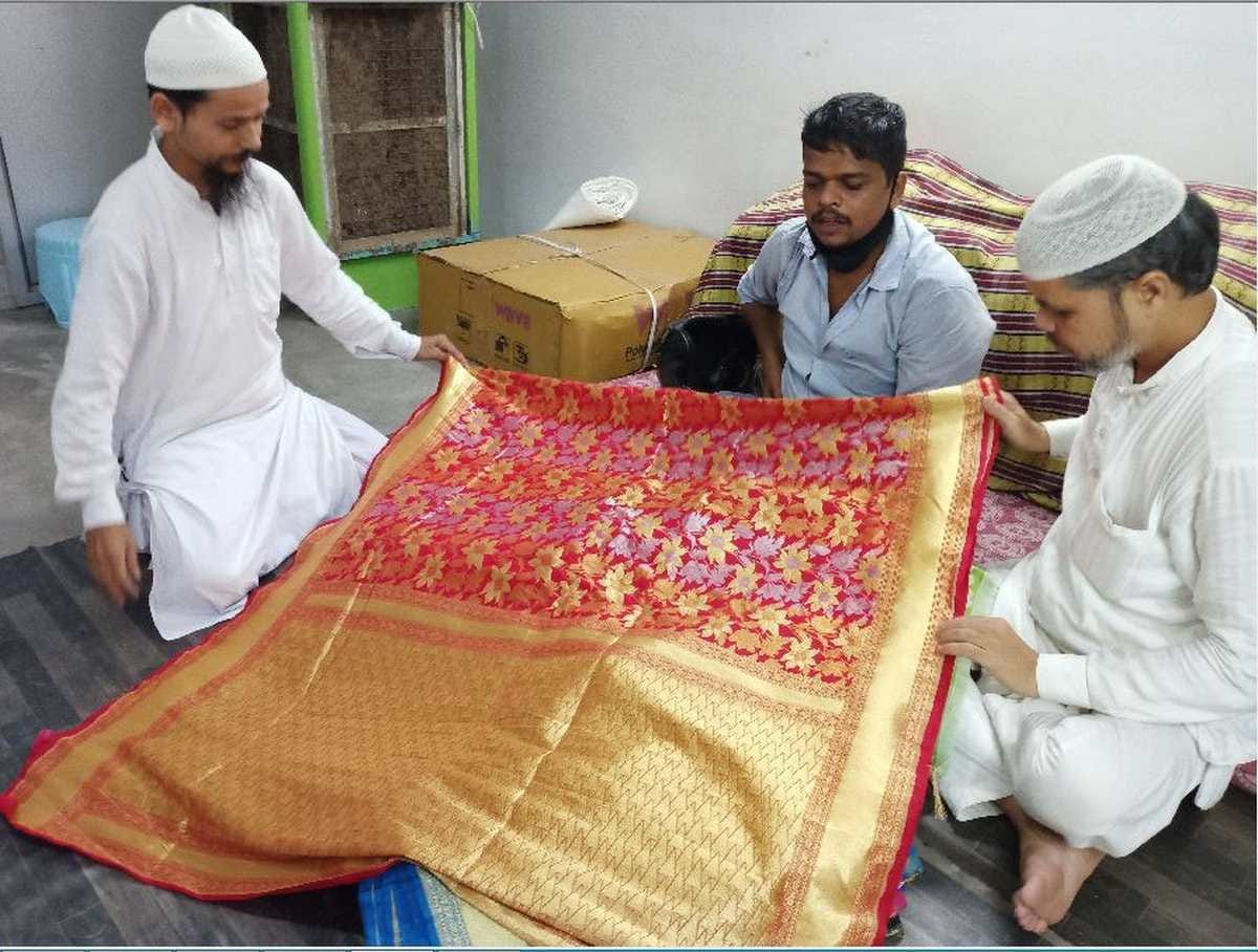 weavers and businessmen raised hope after pm modi appeal for Vocal for local in varanasi