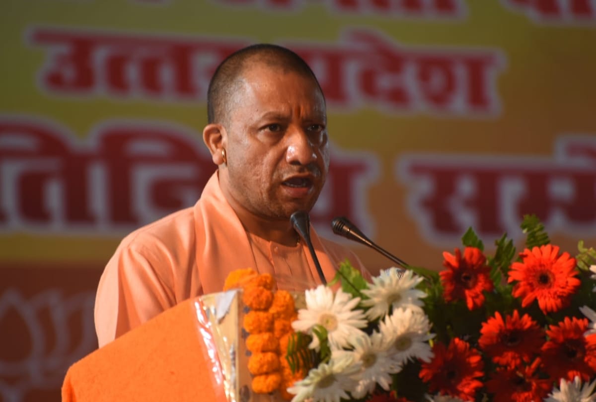 CM Yogi Adityanath addressed a swarnkar sammelan in Lucknow.