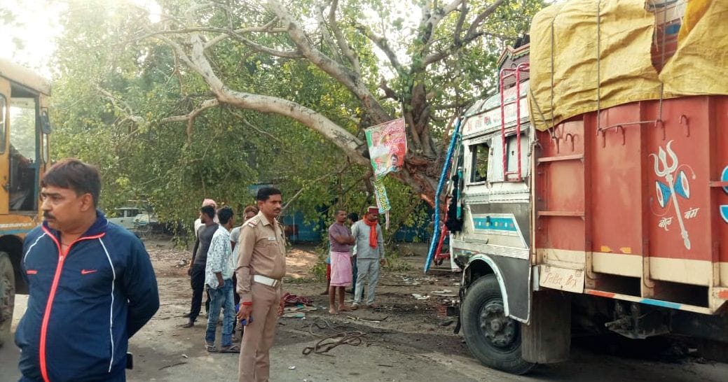 Truck collided with tree jammed on the highway