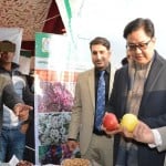 अनंतनाग में कार्यक्रम के दौरान कानून मंत्री किरेन रिजिजू।