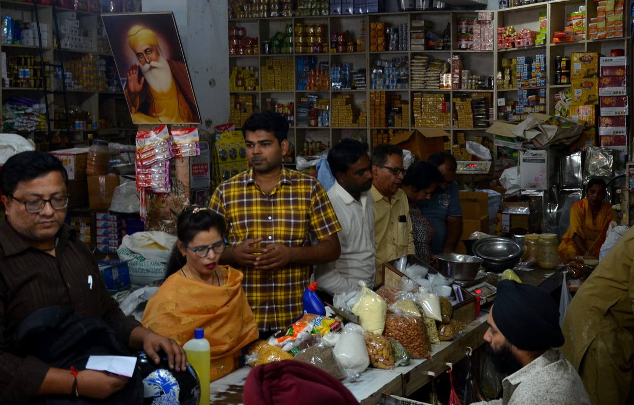 Market decorated with dry fruits, distribute healthy gifts