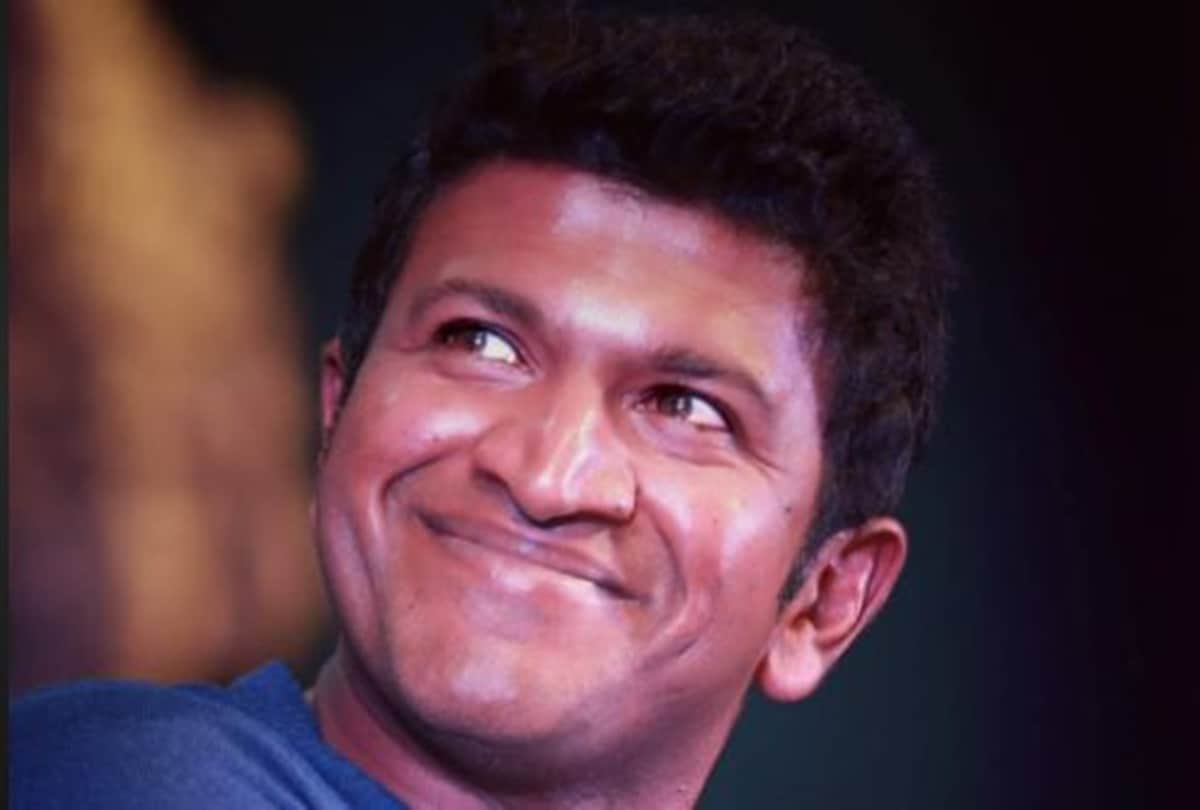 puneeth rajkumar death funeral today latest news update Puneeth rajkumar mortal remains placed at kanteerava stadium fans in large number gathered to pay respect