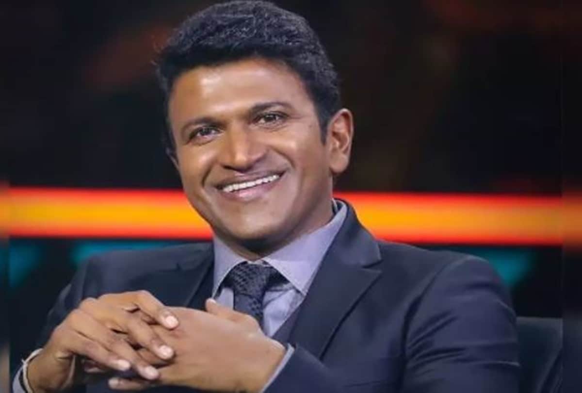 puneeth rajkumar death funeral today latest news update Puneeth rajkumar mortal remains placed at kanteerava stadium fans in large number gathered to pay respect