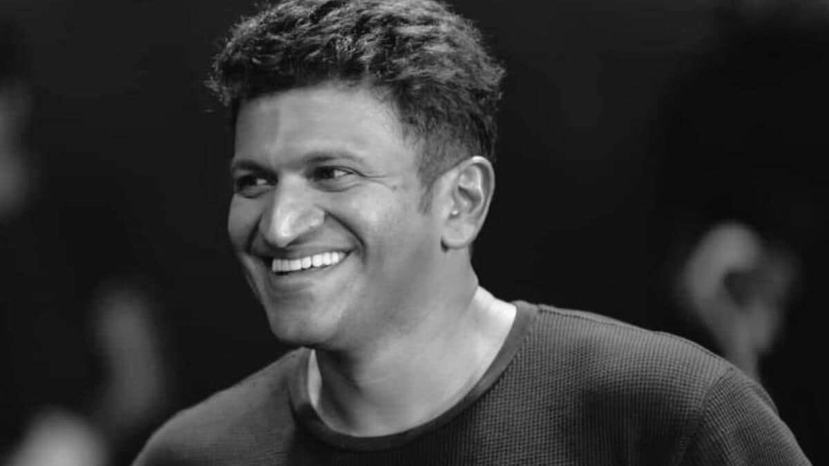 Puneeth Rajkumar Family will take final decision on actor funeral waiting for daughter return from US