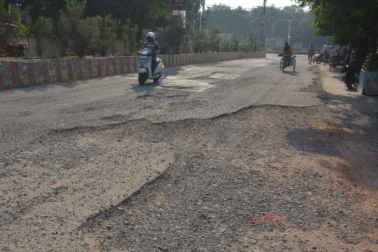 Aligarh roads in bad condition