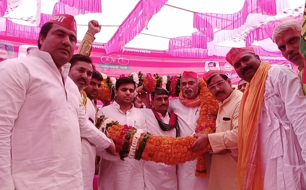 Mathura: State government is looting blank applause by stamping the development works of SP