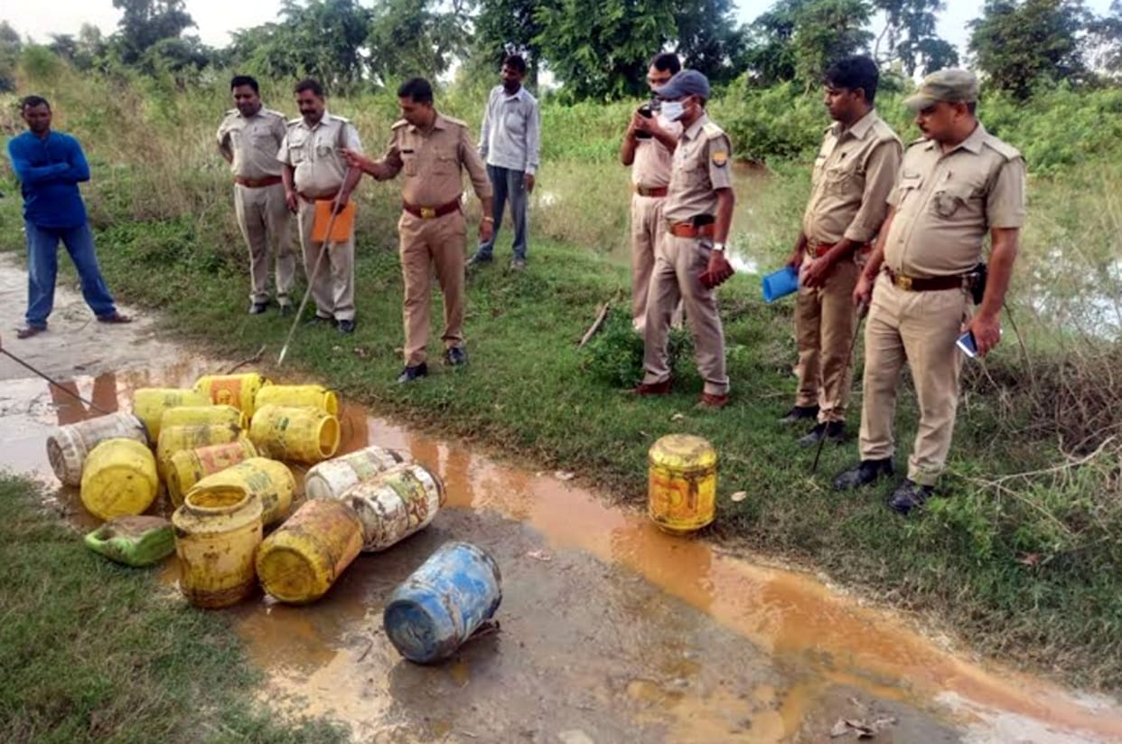 kasganj crime,awaidh desi sharab,Poisonous liquor scandal