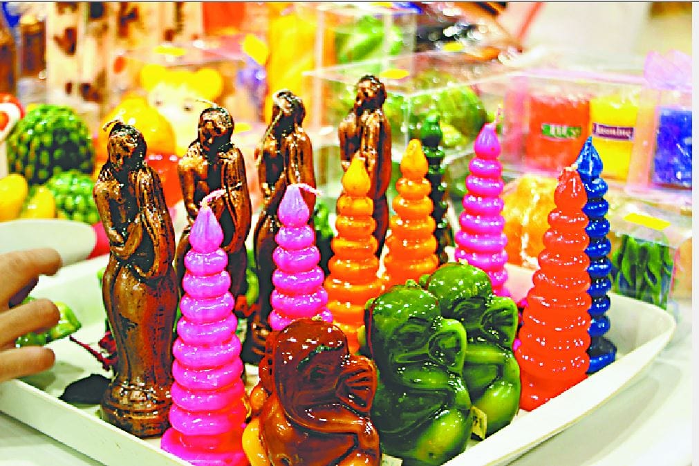 Deepawali 2021 Candles will spread fragrance with light  attractive candles are ready for customers in varanasi markets